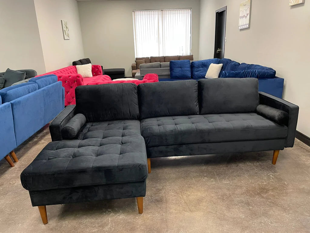 CONDO SIZE SECTIONAL SOFA WITH RHF/LHF CHAISE- BLACK