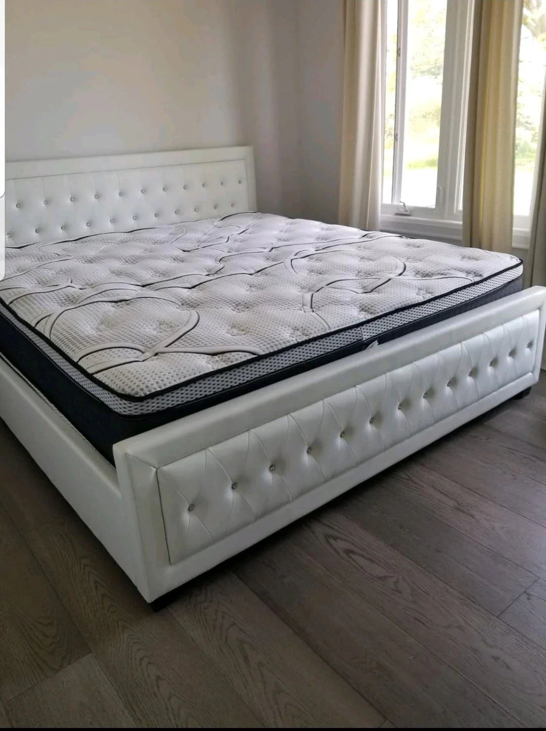 Leather Upholstered Hydraulic Storage Bed with Crystal Tufted Headboard and Footboard-White